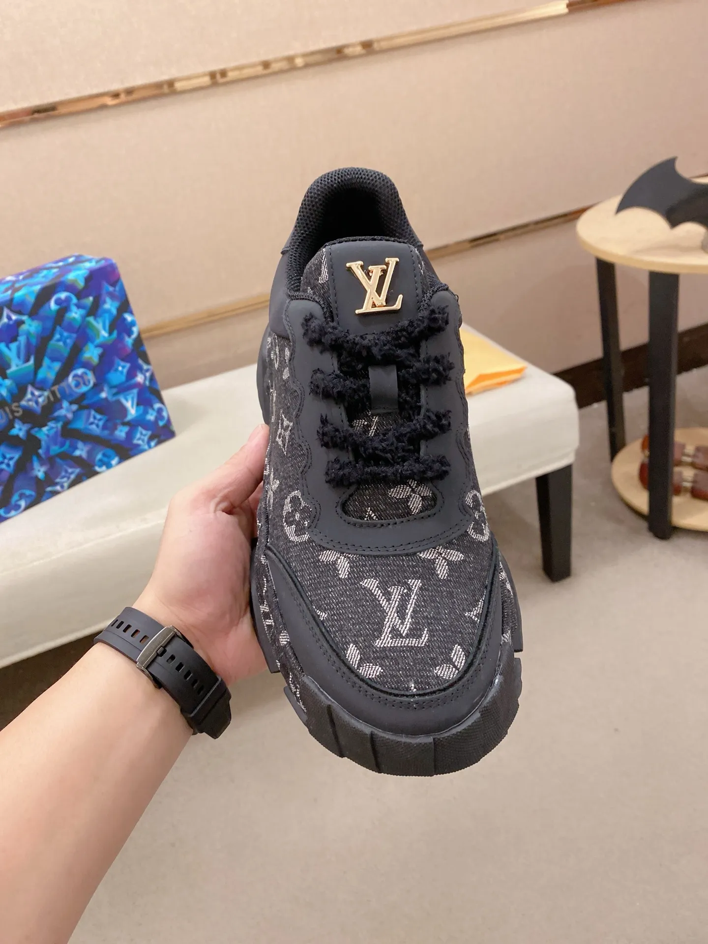 Factory price 600💰 Louis Vuitton (Louis Vuitton/lv) official website 1:1 copy 👊🏻Upper 🇮🇹Imported cowhide🇩🇪Lining imported breathable mesh lining. The original outsole is molded to reflect the identity of every man, and the upper foot is elegant and stable🚶🏻🚶🏻The high-end custom counter original replica📯The shoe last remains unchanged regardless of wind and rain, and can withstand the verification of time🔍️,🔵 Size: 39-45. Can be customized 38-46 non-refundable and non-exchangeable!
